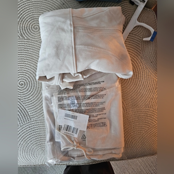 NWT Old Navy Dynamic Fleece Half-Zip Sweatshirt Cream And Sweatpants Set - Picture 4 of 11